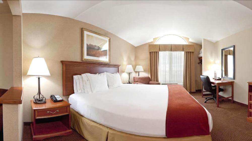 Holiday Inn Express Hotel & Suites Sheldon By Ihg Exterior photo